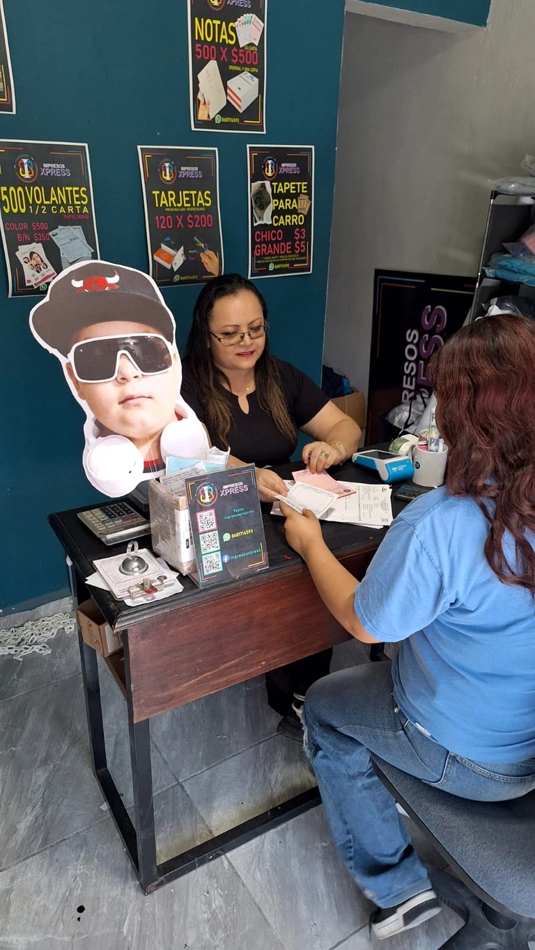 Atención personalizada a cliente en Impresos Xpress