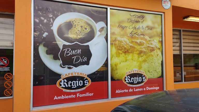 Microperforado instalado en Cafetería Regios por Impresos Xpress